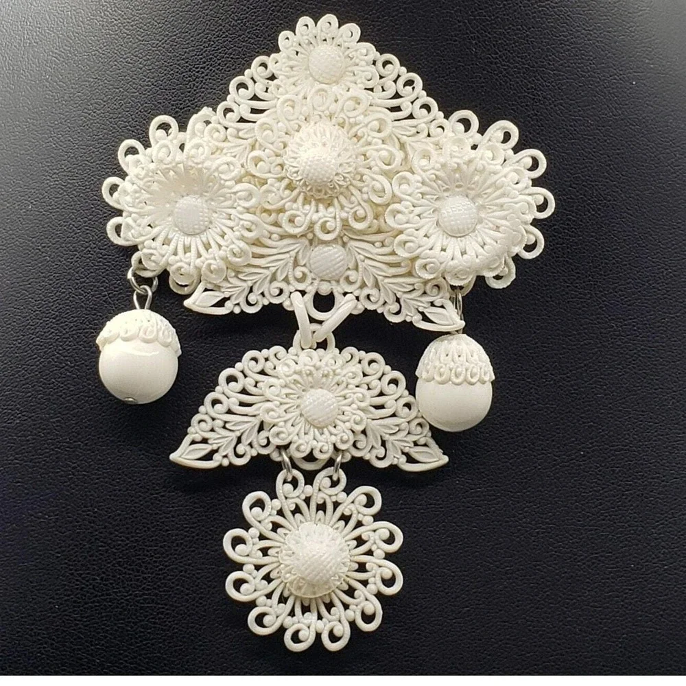Antique Victorian Celluloid‎ Dangle Brooch Filigree White Ball Drop Pin Acrylic